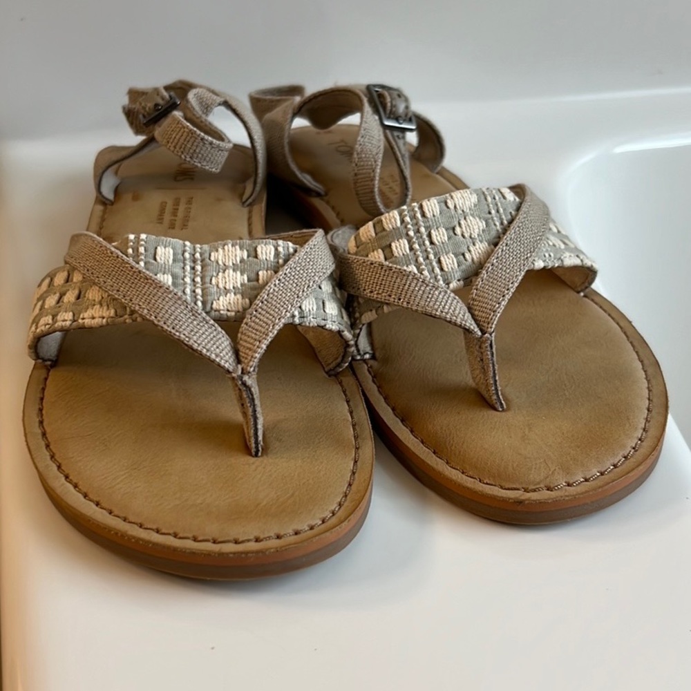 NWOB Toms Sandals Size 6; Light Green/Tan Color
